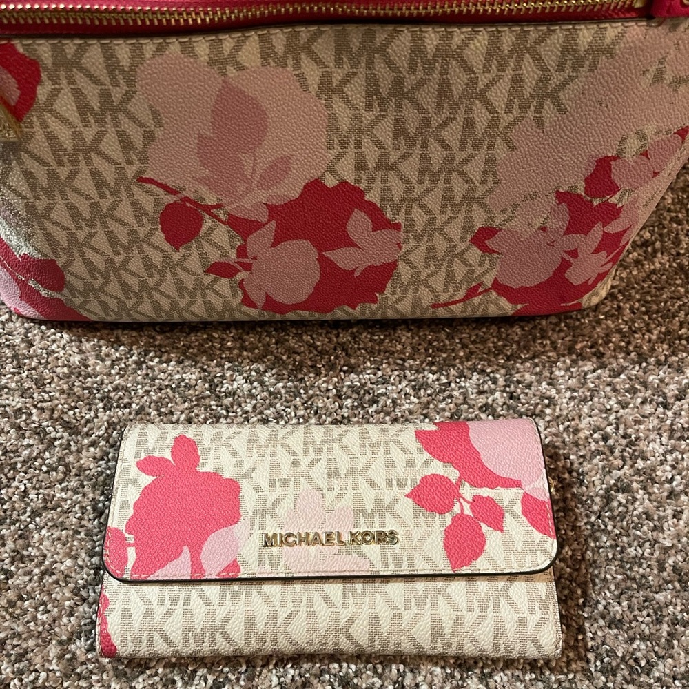 Michael Kors Purse - Picture 6 of 8
